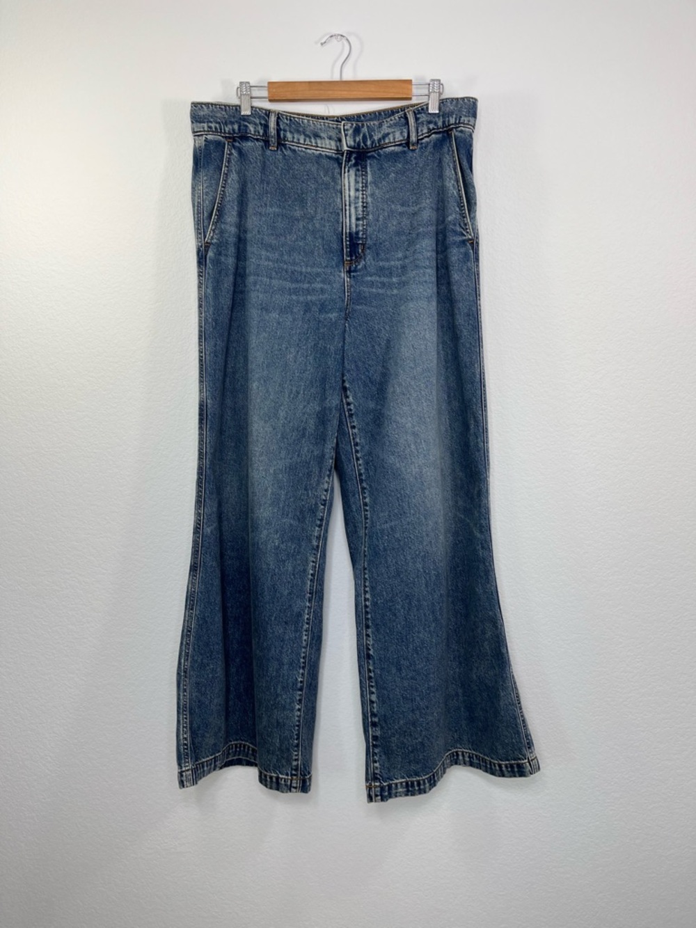 LOFT NWOT High Rise Trouser Jeans in Authentic Vintage Wash size 14/32 - Picture 2 of 9